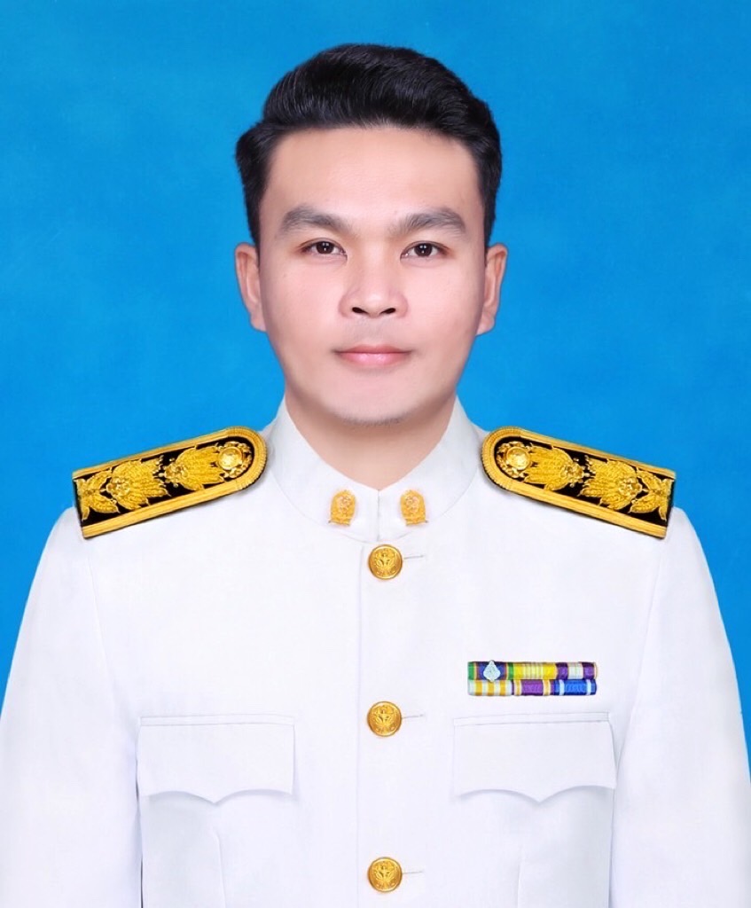 นายสราวุธ อินทมนต์